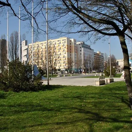 Lustrzany Skwer Apartment